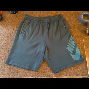 Nike SB shorts Mens Large